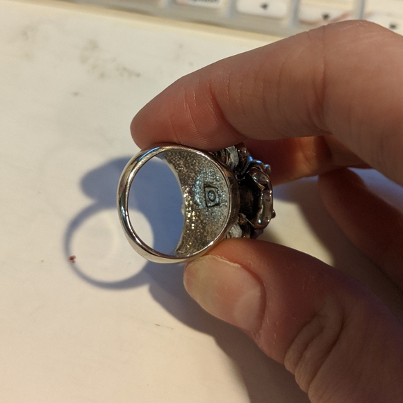 Black & White Flower Ring - Picture 2 of 2